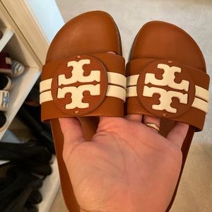 Brand new never worn Tory Burch slides.